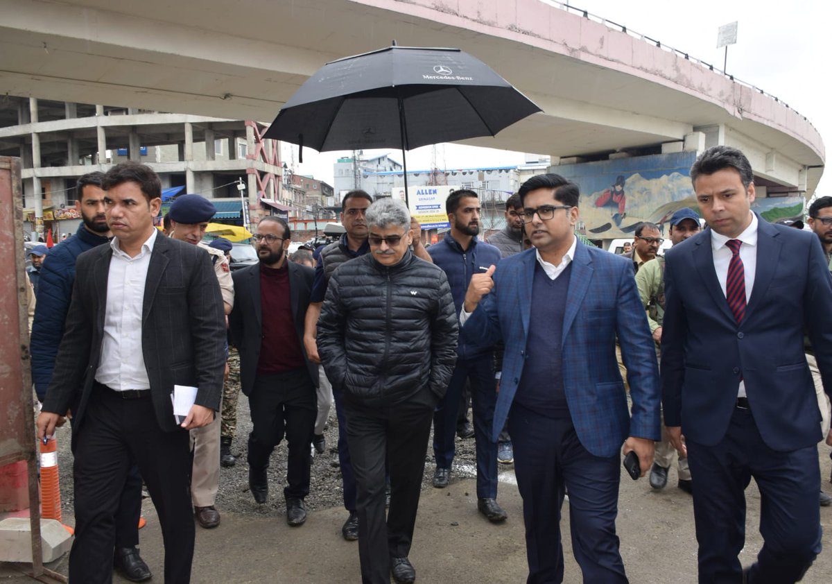 Chief Secretary Sh. Atal Dulloo conducted a whirlwind tour of Srinagar city to assess progress on the execution of several smart city projects. He directed the concerned authorities to ensure timely completion and maintain high quality standards for these projects.