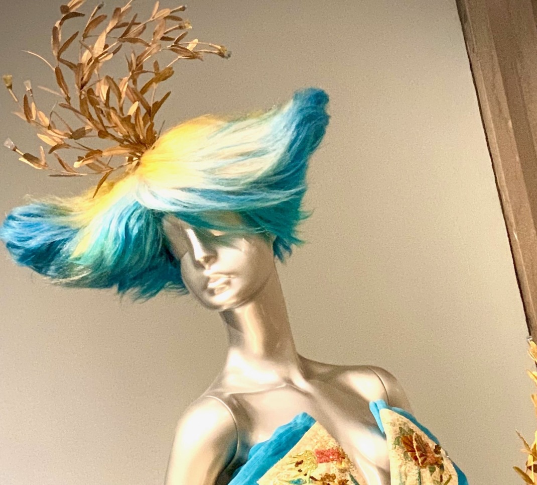 officialverakoo's tweet image. I&apos;m not sure if this is a hat or hair. However, wouldn&apos;t it make a fantastic hat for the Kentucky Derby?

👒🐎

#kentuckyderby #hat #fancyhat