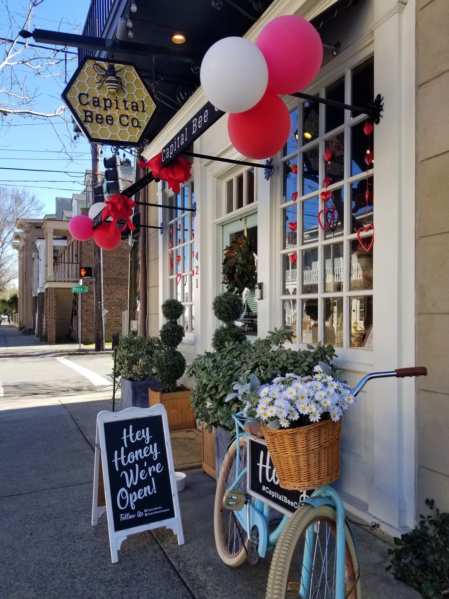 🐝💛 This #SmallBusinessSaturday, buzz on over to Capital Bee Company and discover the sweet taste of Savannah!