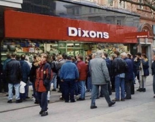 NoContextBrits's tweet image. How people checked the football scores before the internet.