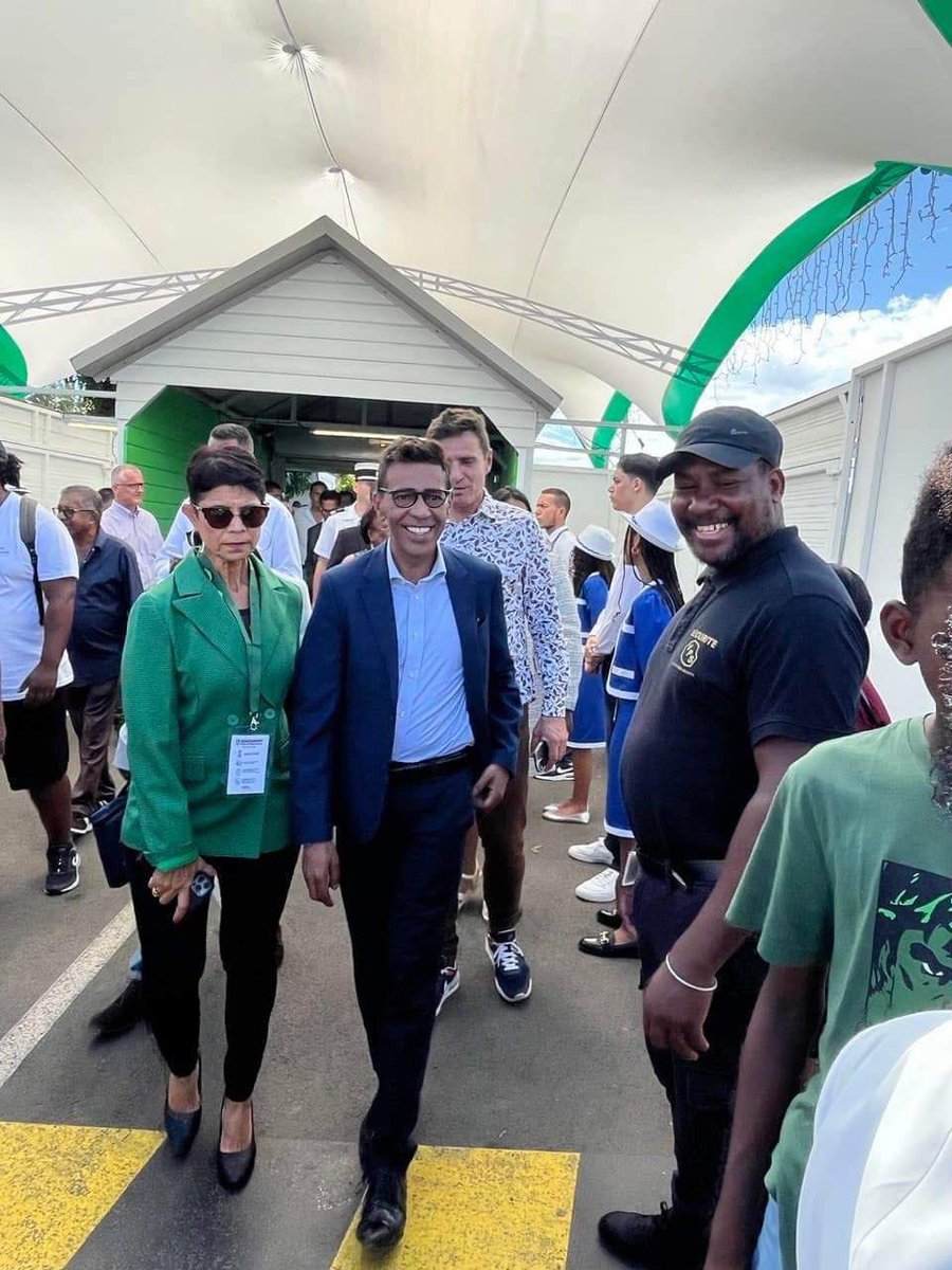 🔴 Après son passage à Saint-Louis, l’euro député LFI Younous Omarjee participait ce jour à l'inauguration de la foire agricole de la commune de Bras-Panon Aux côtés de Jean Hugues Ratenon, Joé Bédier maire de Saint-André, président de l'intercommunalité de l'Est de l'île…