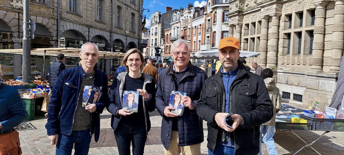 Sur le marché d’Arras, au contact des Français pour continuer à convaincre que nous avons #BesoinDEurope.

Le 9 juin, un seul tour, une seule liste pour une 🇫🇷 forte dans une 🇪🇺forte, celle de @ValerieHayer.