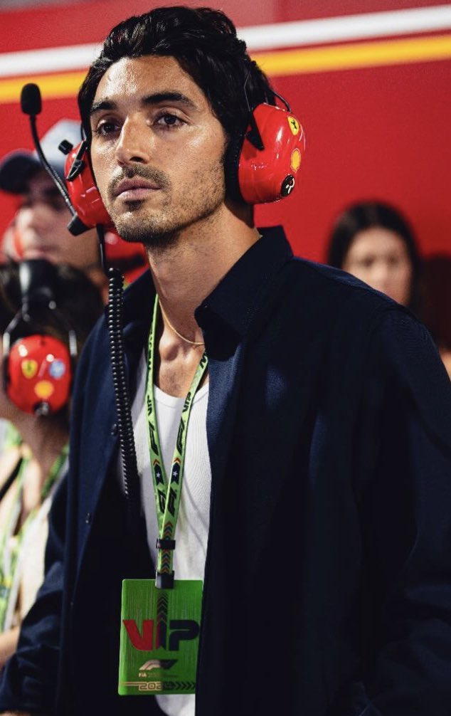 Wow he looks good with earphones 😍❤️