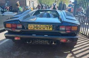 Dad found a very real Countach today. moderately jealous rn