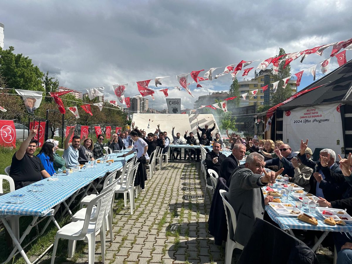 İlçe Başkanımız Sn. Serkan Damar ve Teşkilat mensuplarımız Sosyal Faaliyetler birimimizin düzenlemiş olduğu mangal organizasyonu nedeniyle MHP Çankaya İlçe Başkanlığı 100. Yıl Otağımızda bir araya geldiler.