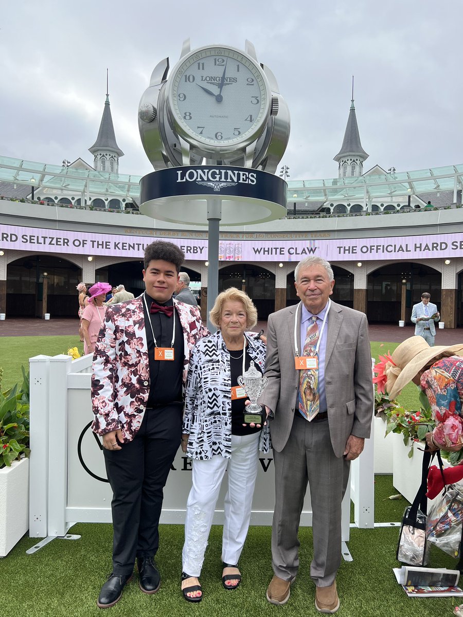 Jack and Dorothy Knowlton with their grandson Jordan hold the Funny Cide trophy in the @ChurchillDowns paddock ahead of the first race. #FunnyCide