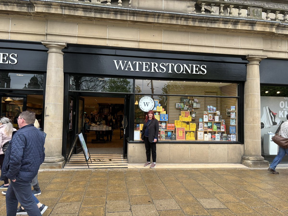 A wonderful day in Edinburgh with @rachaelking70 signing copies of her magical novel The Grimmelings… 🐎🤩✨