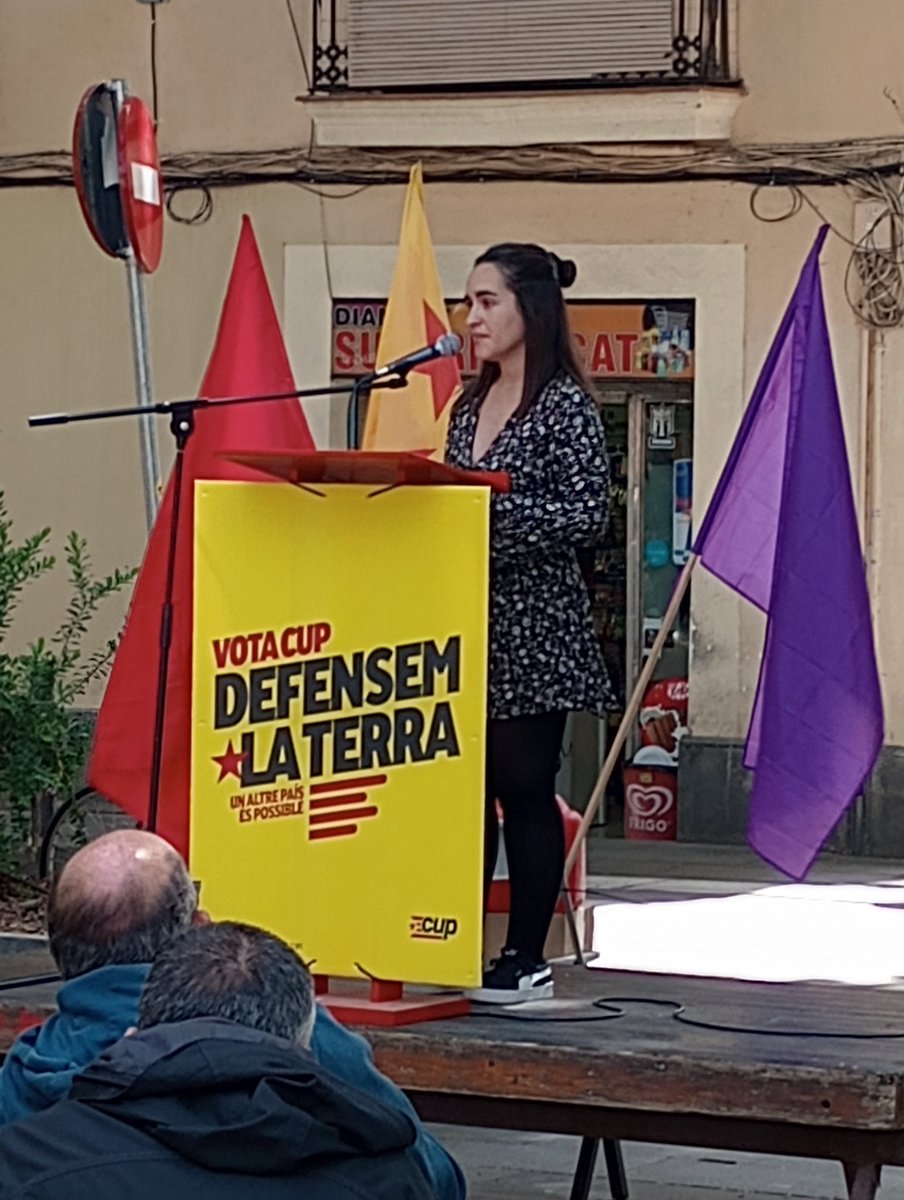 Un centenar de persones s'han aplegat a l'acte polític de la CUP a Plaça del Diamant

Amb Clara Camps, Ricard Munné, Laia Aleu (Torrent) i la candidata Mar Ampurdanès

#DefensemLaTerra ✊