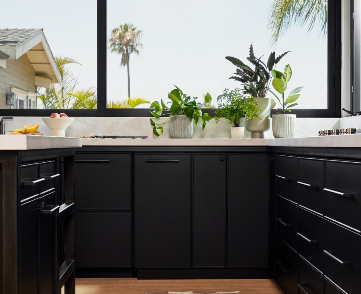 Any fans of black kitchens out there? All from our @getboxi cabinet line. Pics by Anjali Pinto, Elizabeth Messina, and Zachary Gray.