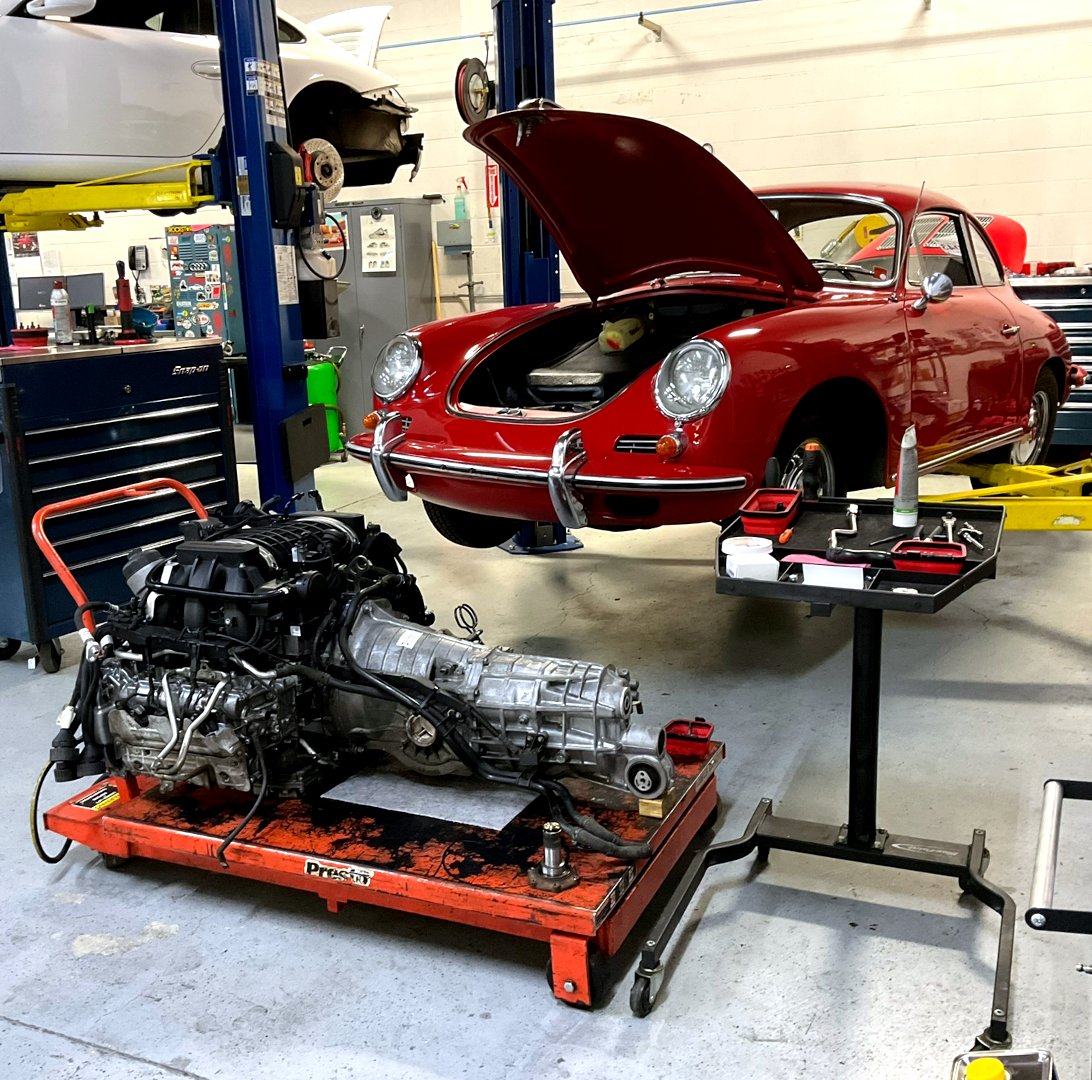 Porsche engine and transmission service.

#heckmannthiemann #porscherepair #porscheservice #porsche #porsche356 #porsche911 #996turbo #356outlaw