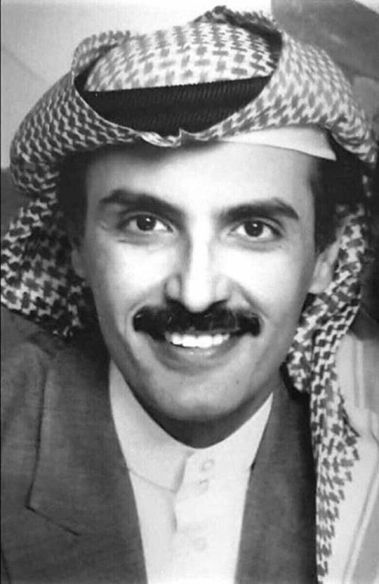 #بدر_بن_عبدالمحسن

غاب المعلم واغُلقت المدرسة وبات الشعر نهجاً فريداً من ديوان البدر..

رحم الله الشاعر الملهم الأمير بدر بن عبدالمحسن🖤