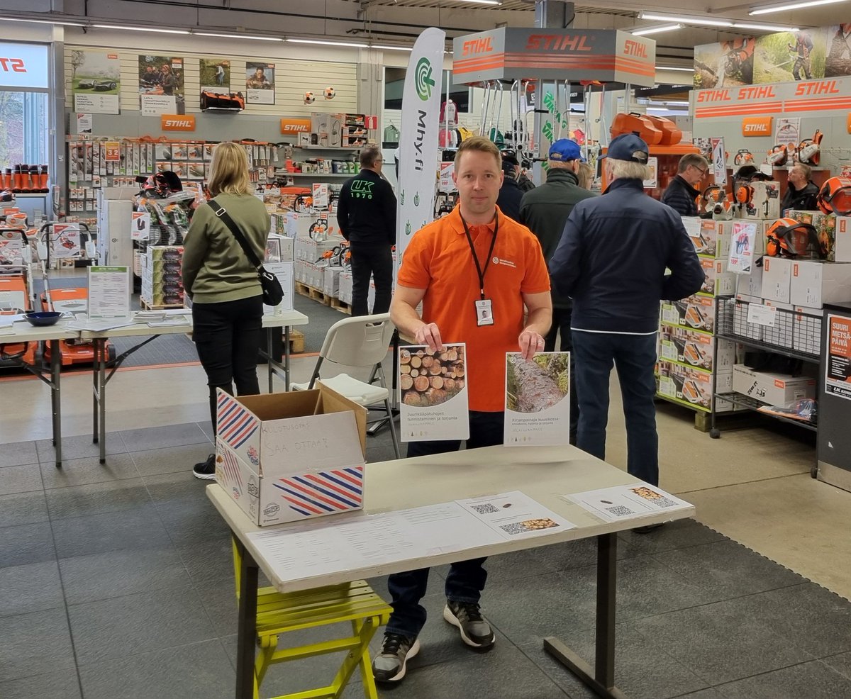 Metsätuhot olivat tänään esillä Urheilu Koskimiehen Suuressa Metsäpäivässä Lappeenrannassa. Pääosassa kirjanpainaja ja juurikäävät, asiakkaan sanoin "Tervasta ja kärpästä". #MetuKKa #HiilestäKiinni