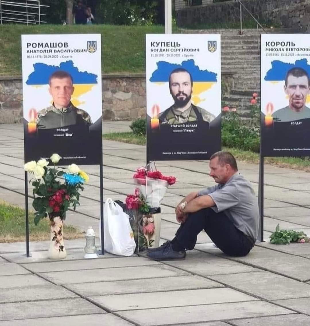 A father mourns his son, who was killed by the #Russians. The price #Ukrainians pay for their freedom is too high, and the pain is unbearable.