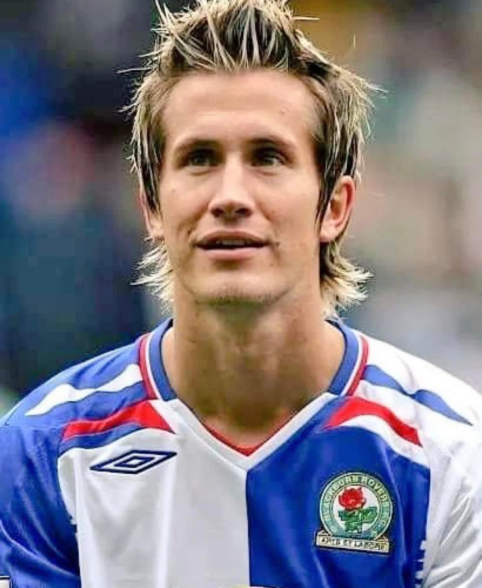 PurelyFootball's tweet photo. Only 90s kids will remember… https://t.co/oQX789ozKH