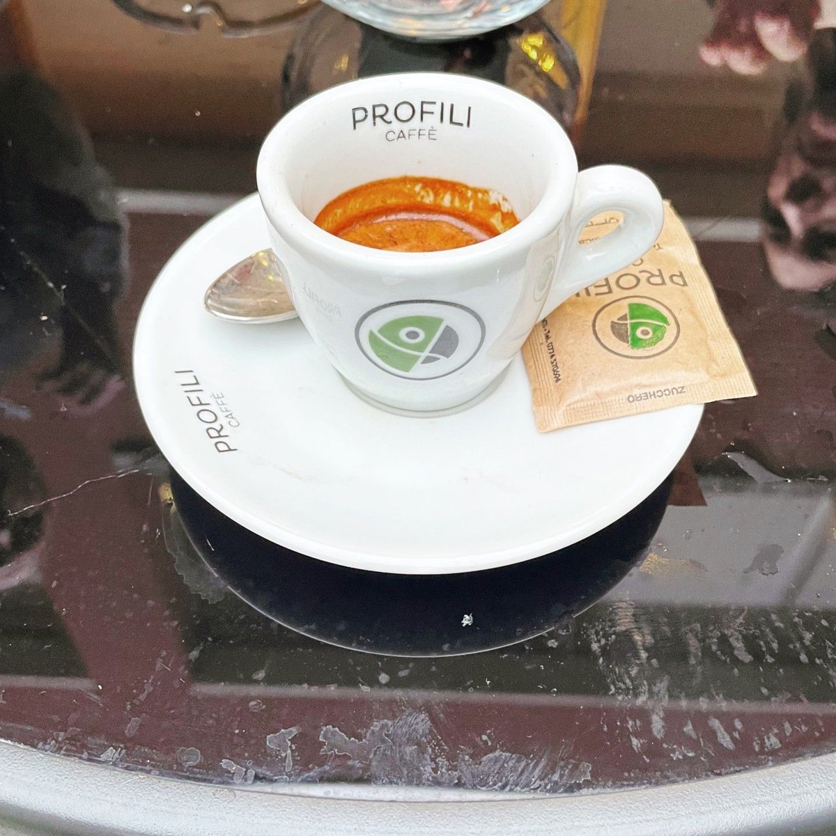 Profili caffè. #cafexperiment #latergram #espresso #tazzina #espressoitaliano #pausacaffe #coffeebreak #coffeeinitaly #coffeetime instagr.am/p/C6jNWj2tx4l/