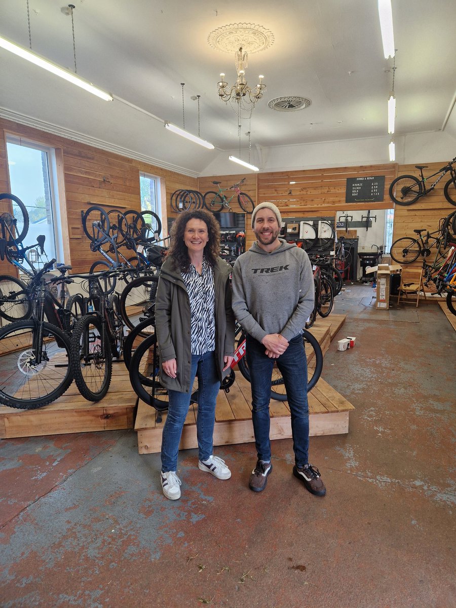 It's #LocalBikeShopDay 🚵‍♀️ Great to pop in to see the knowledgeable team at Fife Cycle Centre in Leuchars 🚴‍♂️ @LBSDayUK