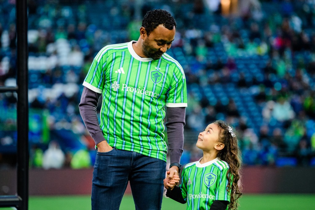 The @SoundersFC Youth Match is this Sunday & we’d like to help you celebrate an incredible youth in your life & give them one of best views to watch their favorite players! Bid now on Pitchside Seats & enjoy the match with a special child 💚 ➡️SOUNDERS.givesmart.com