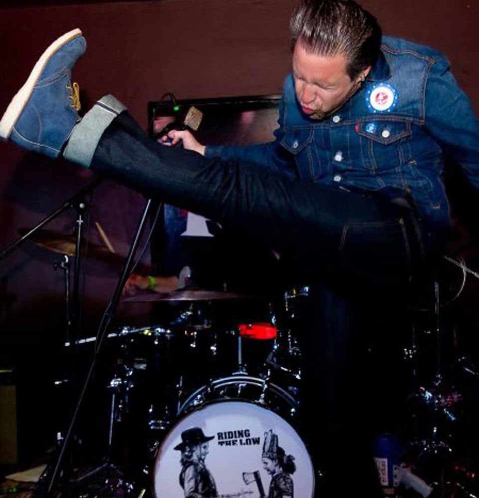 Love this photo of this week’s guest, Paddy Considine, with his band @ridingthelow with a GBV patch on his jacket.  Paddy’s passion for this week’s subject @_GuidedByVoices is palpable & it was amazing to go down memory lane with him about all things GBV & Pollard.  Episode 34👇