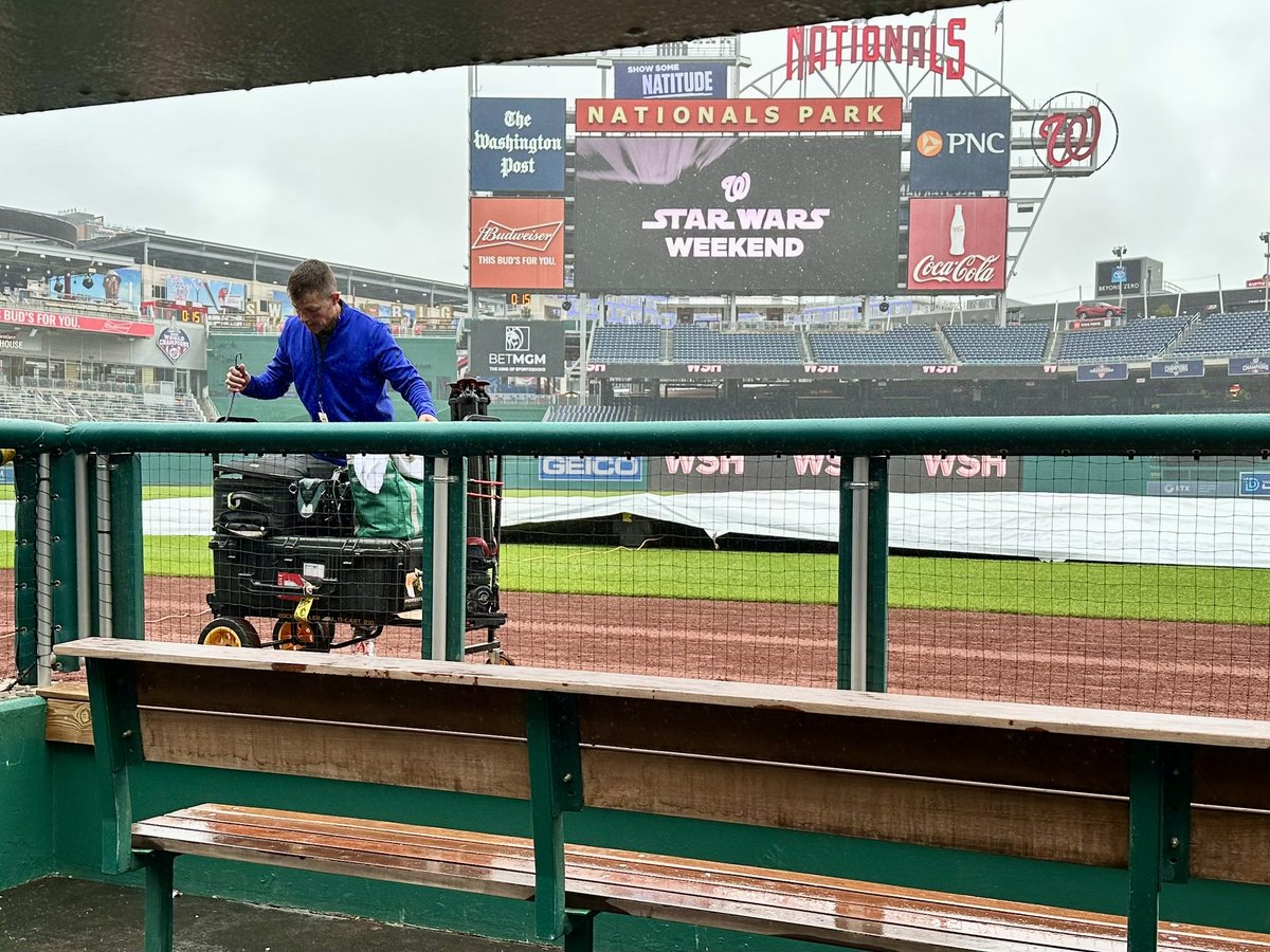 The force is definitely not with us today. Drizzly, wet and cool on tap for today’s game. Photog Joel Gallant @SportsCamDude and I will try to stay warm for #BlueJays #Nats on Sportsnet. Coverage begins at 330p ET