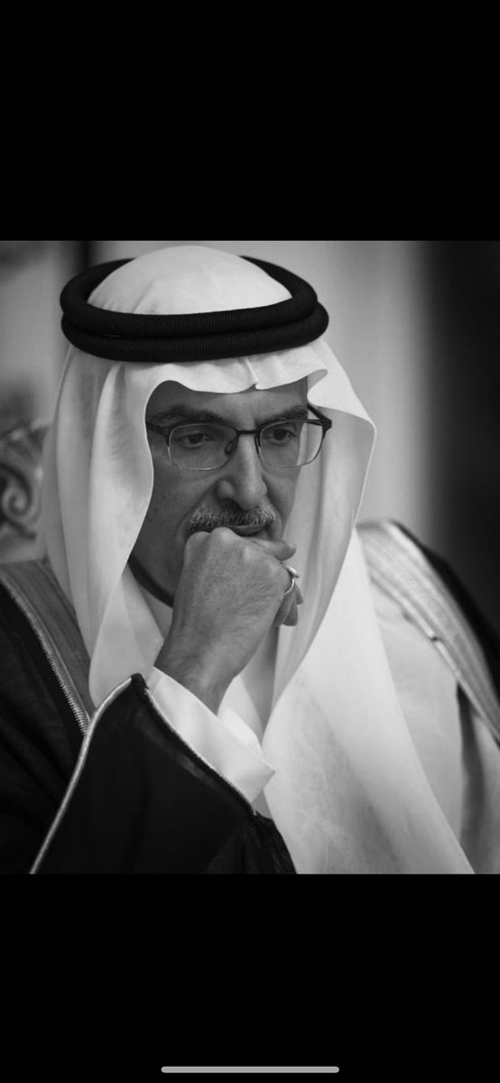 قمة الانسانية أن " تشعر " أن تكون شاعرا لمشاعر الناس حاملا لهموهم وافراحهم أن تكون طرفا آخر في كل قصة حب أن تكون الصدى لكل المشاعر البشرية أن تكون البدر في سماء العاشقين..   

رحم الله بدر "الانسان" وتغمده بواسع رحمته. 

#بدر_بن_عبد_المحسن