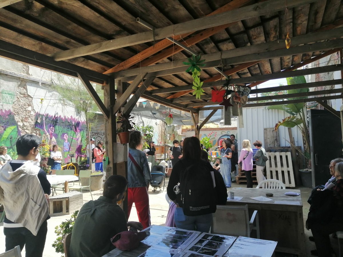 Avui 4 de maig hem gaudit i col·laborat a un enriquidor recorregut #recorregutjanejacobs2024 organitzat per les fantàstiques dones de <a href="/CollectiuPunt6/">Punt 6</a> i l'AAVV del Parc i la Llacuna del Poblenou.