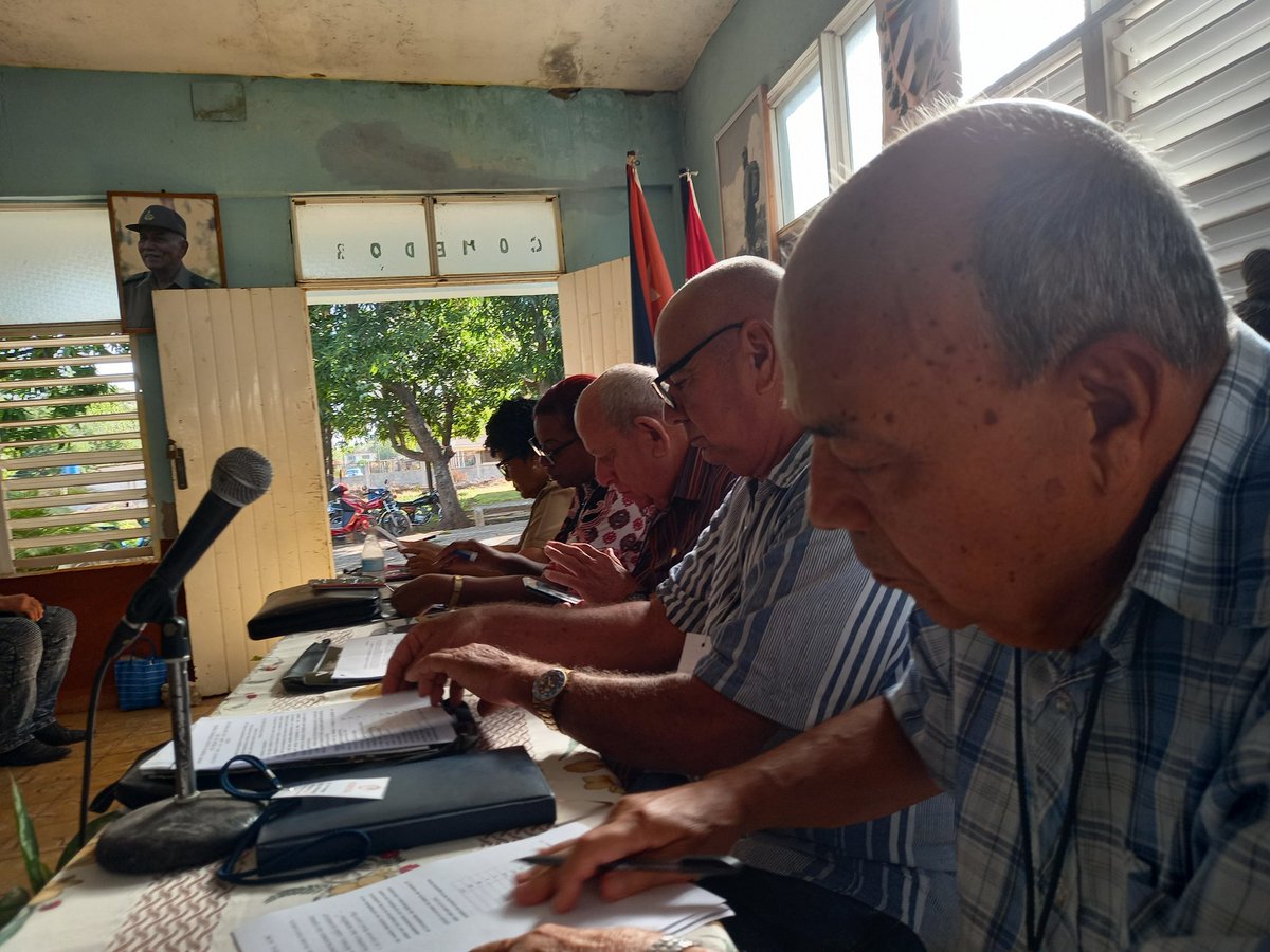 Presentes en la Conferencia municipal de la Asociación de Combatientes de la Revolución Cubana en Melena del Sur. Honor y gloria a los caidos por la obra que defendemos con nuestra vida. Los que hoy conforman esta organización el reconocimiento y admiracion de todo el #Pueblo.