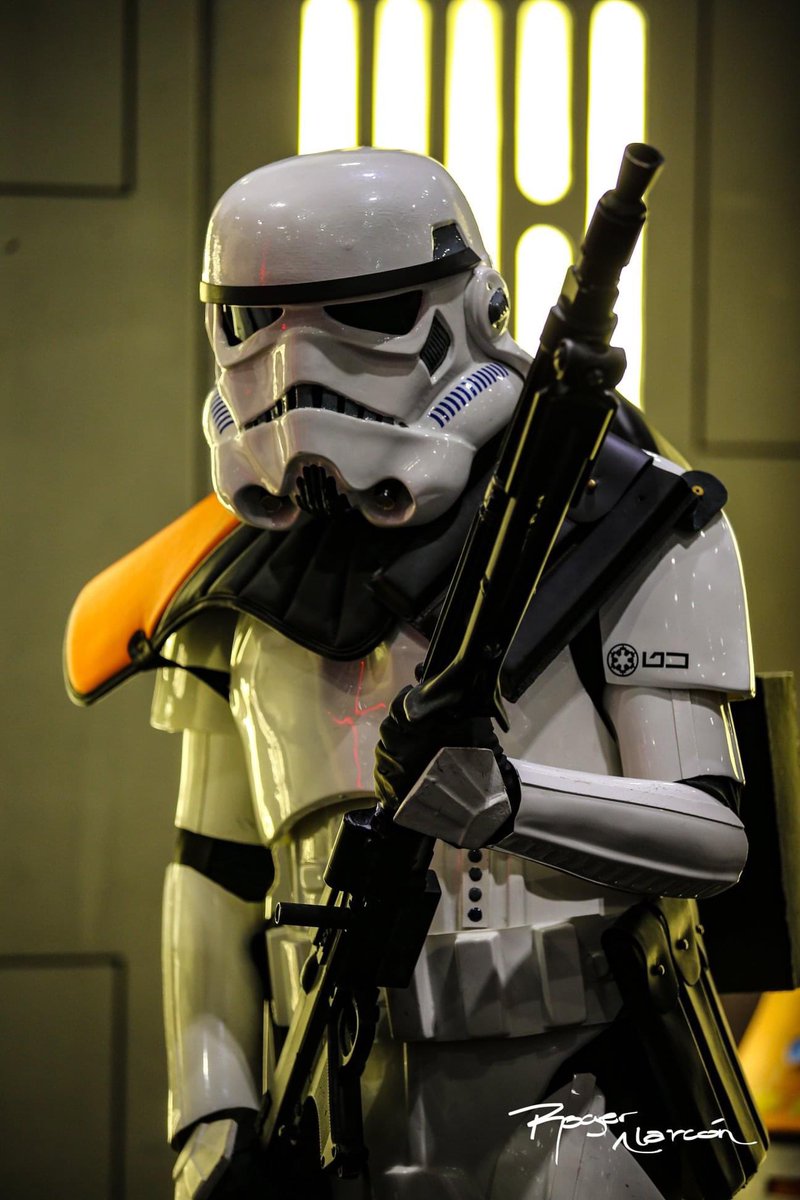 all fans to celebrate #StarWarsDay with a dynamic light show.  <a href="/starwarsuk/">Star Wars UK</a> notorious villains; 
#MayThe4thBeWithYou London!
Photos by <a href="/RogerAlarconP/">ROSH Photographer</a>