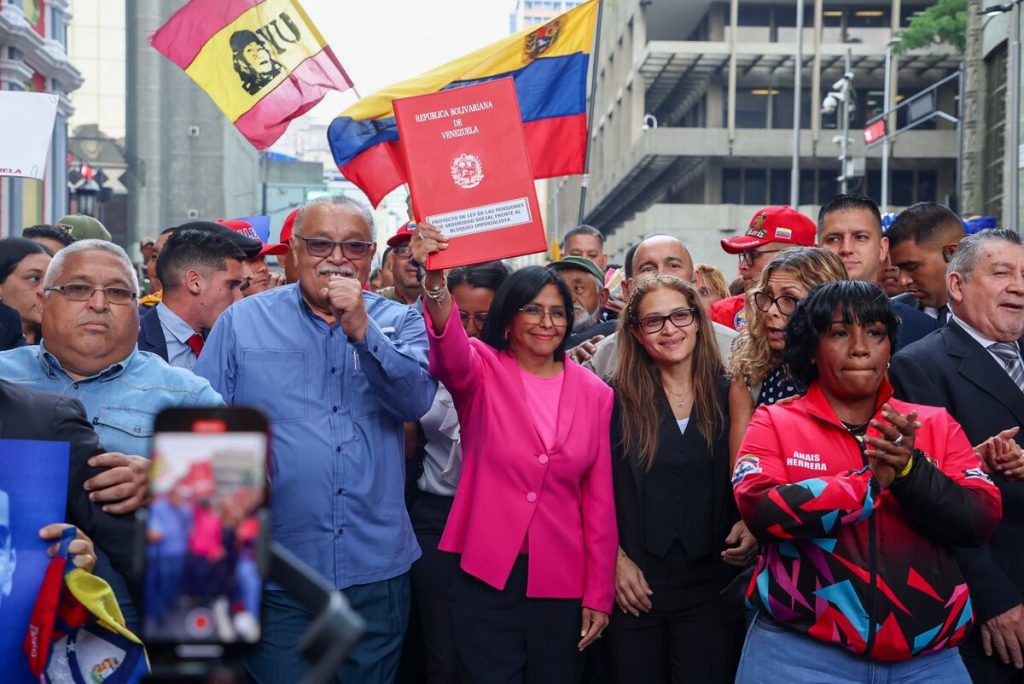 #NotiMippCI 📰🗞| Vicepdta. Rodríguez y trabajadores presentan proyecto de Ley de Protección de Pensiones ante la AN. Lea más⏩mippci.gob.ve/index.php/2024… #SomosEspírituPatriótico