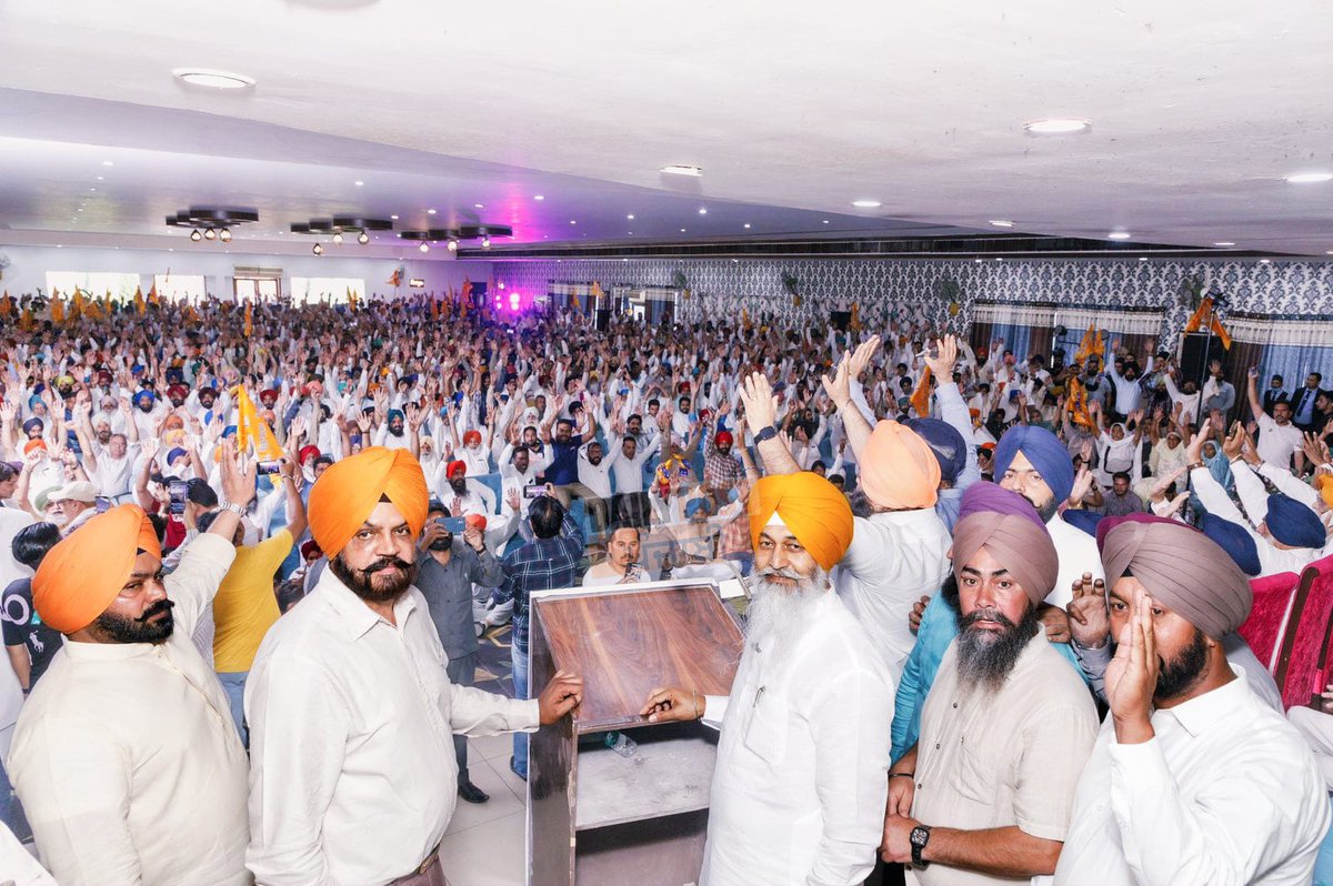 dailypostpunjab's tweet image. ਸ਼੍ਰੋਮਣੀ ਅਕਾਲੀ ਦਲ ਦੇ ਲੁਧਿਆਣਾ ਤੋਂ ਉਮੀਦਵਾਰ ਰਣਜੀਤ ਸਿੰਘ ਢਿੱਲੋਂ ਦੀ ਹਮਾਇਤ ਵਿੱਚ ਮੌਜੂਦਾ ਵਿਧਾਇਕ ਮਨਪ੍ਰੀਤ ਸਿੰਘ ਇਆਲੀ ਵੱਲੋਂ ਹਲਕਾ ਦਾਖਾ ਵਿੱਚ ਭਰਵੀਂ ਰੈਲੀ ਦਾ ਇੰਜ਼ਤਾਮ ਕੀਤਾ ਗਿਆ ਅਤੇ ਢਿੱਲੋਂ ਦੀ ਜਿੱਤ ਦਾ ਦਾਅਵਾ ਕੀਤਾ।

#aromaniakalidal #ludhiana #manpreetsingh #dailypost #dailypostpunjabi