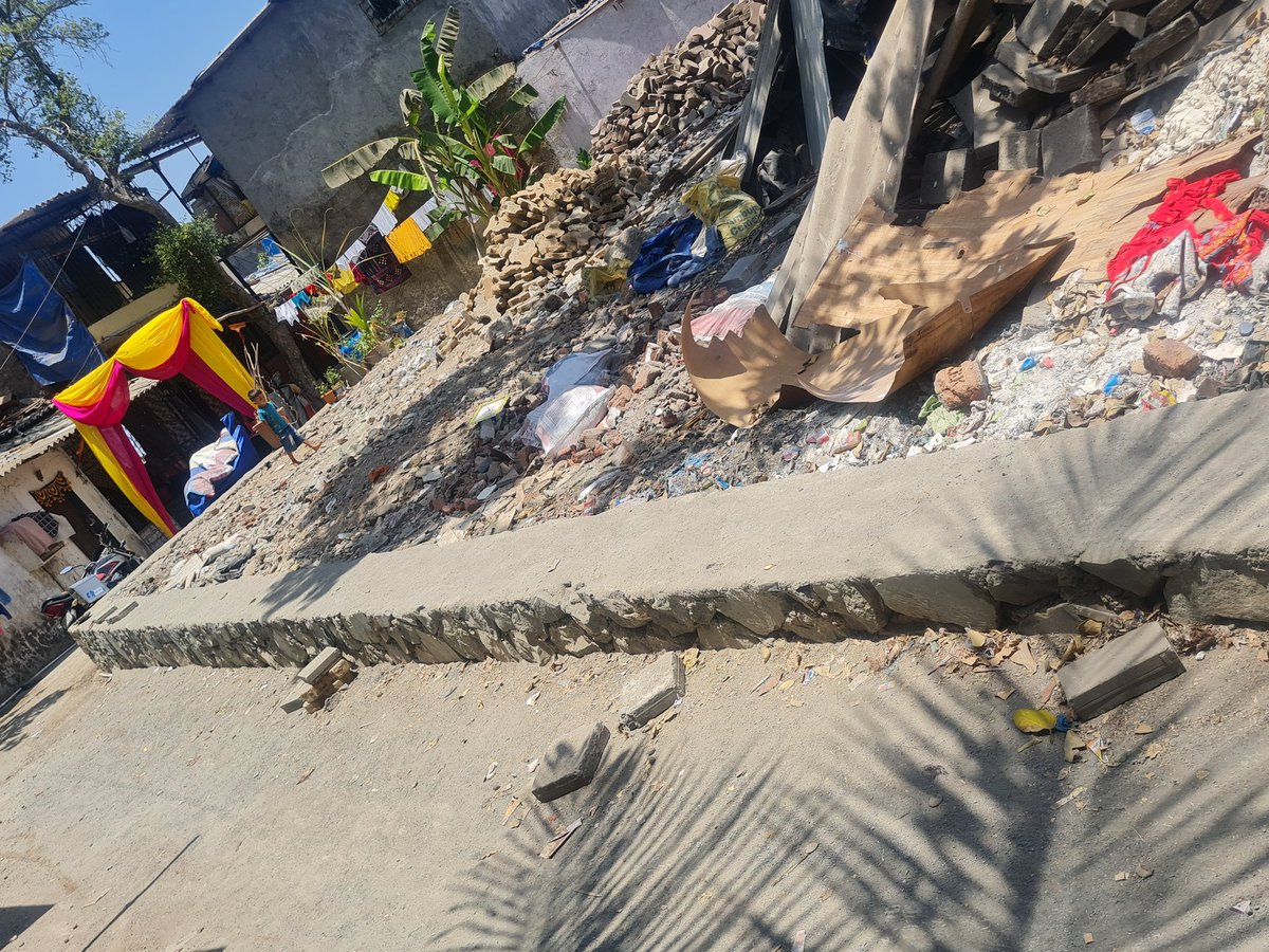 ChauthiG's tweet photo. No action taken by BMC on illegal encroachment done by goons despite several complaints by local residents.
Location:Patil Compound,Opp.Waghdevi Nagar,Nr Vaishali Nagar.Dahisar East. https://t.co/XC1f8q5DO9