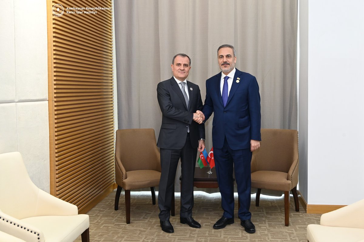 Pleased to meet Foreign Minister @HakanFidan of brotherly Türkiye on the sidelines of #OICBanjulSummit. 

Our regular & fruitful interactions constitute a step forward in the further strengthening, diversification and enrichment of the Azerbaijan🇦🇿-Türkiye🇹🇷 alliance.