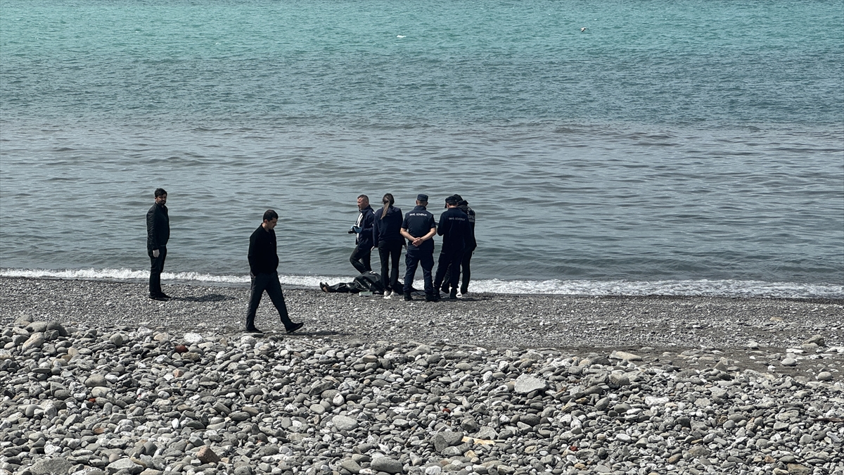 Zonguldak'ın Kilimli ilçesinde bir kadın cesedi sahile vurdu.