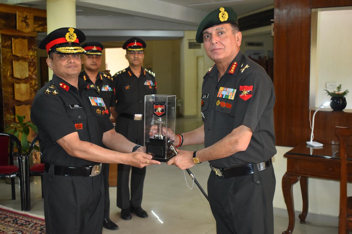 SWComd_IA's tweet photo. #LtGenDhirajSeth #ArmyCdrSWC visited  Warfare Centre (WARCEN) #Mathura. He was briefed on the latest war gaming applications and myriad technological innovations being integrated to impart training on contemporary war fighting techniques and tactics. 
#ArmyCdrSWC underscored the importance of "Technology Infusion in Training" as an imperative to fortify #IndianArmy against the evolving spectrum of future threats.

He commended all ranks of #WarCen for their professionalism and steadfast commitment to duty.

#StrikeOne
#IndianArmy 
#TechInfusedFutureReady

#YearofTechAbsorption 
#OnPathToTransformation

#SaptaShaktiCommand 
@SpokespersonMoD
@adgpi