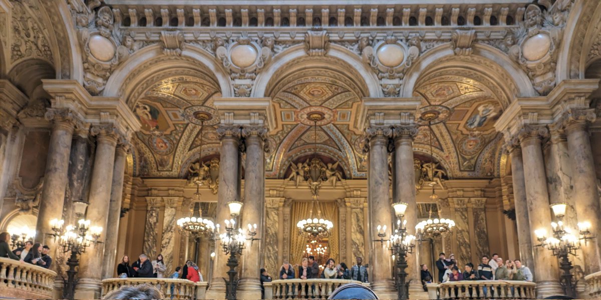 operanimal's tweet photo. @operadeparis @Tous_alopera La surprise c'était un mini concert par la chorale du personnel de l'Opéra avec les amateurs qui ont participé aux ateliers de chant et cette journée #Tousalopera https://t.co/D1apdZUB6y