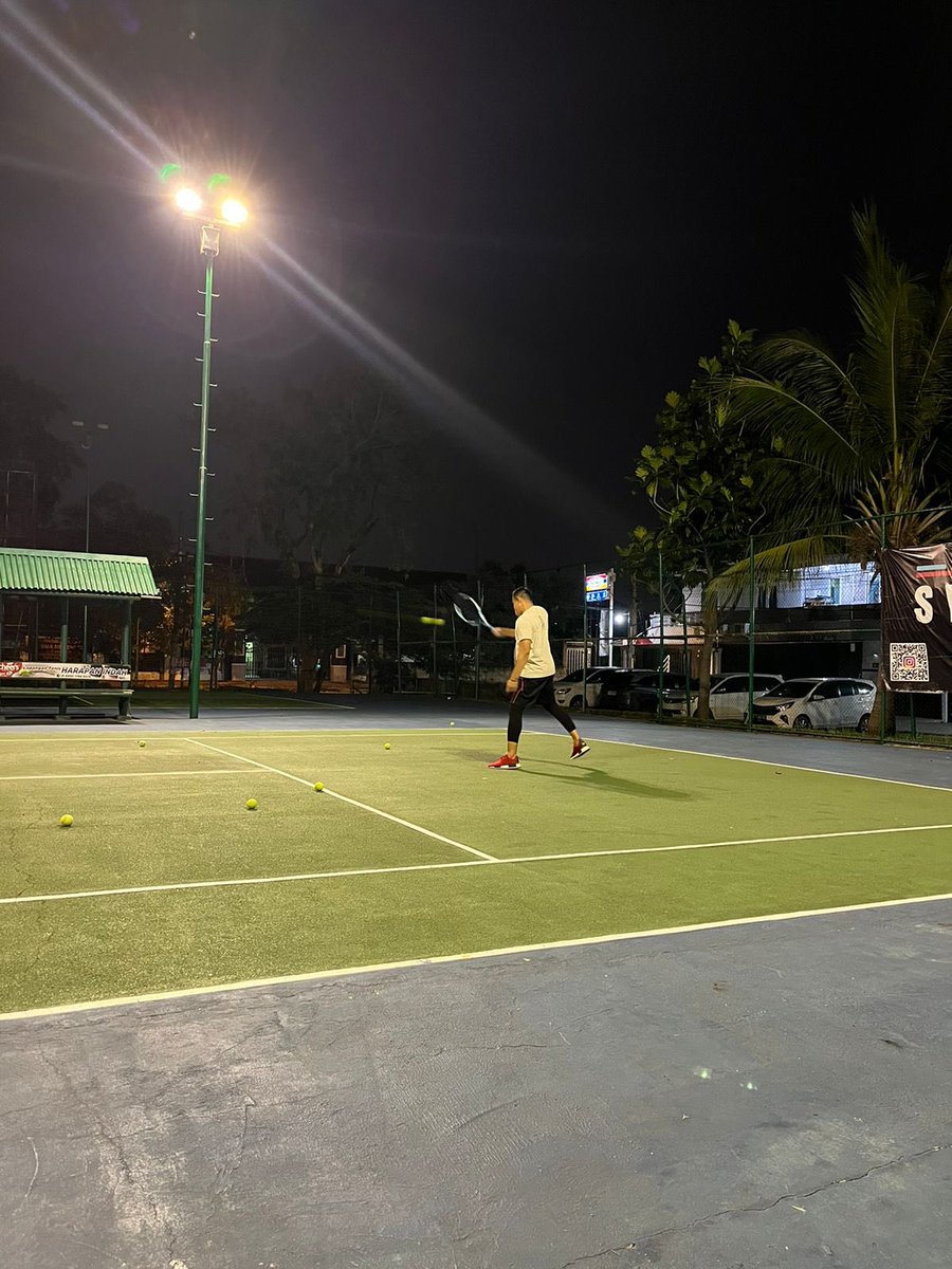 Back to Tennis Court after a long vacuum!

#tennis #babolat #babolatfamily #stayhealthy #putrabawan