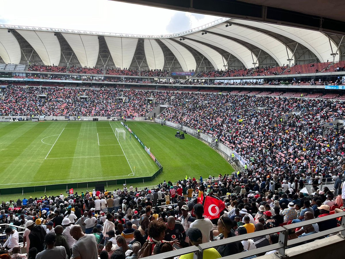 Chippa United and Orlando Pirates fans have come out in full force. The stadium is packed to capacity as spectators have come out in numbers to support the teams.   

#ShareTheBay #GqeberhaDestinationOfChoice #GqeberhaCityOfAction #BuildingTheEasternCapeWeWant #LeaveNoOneBehind