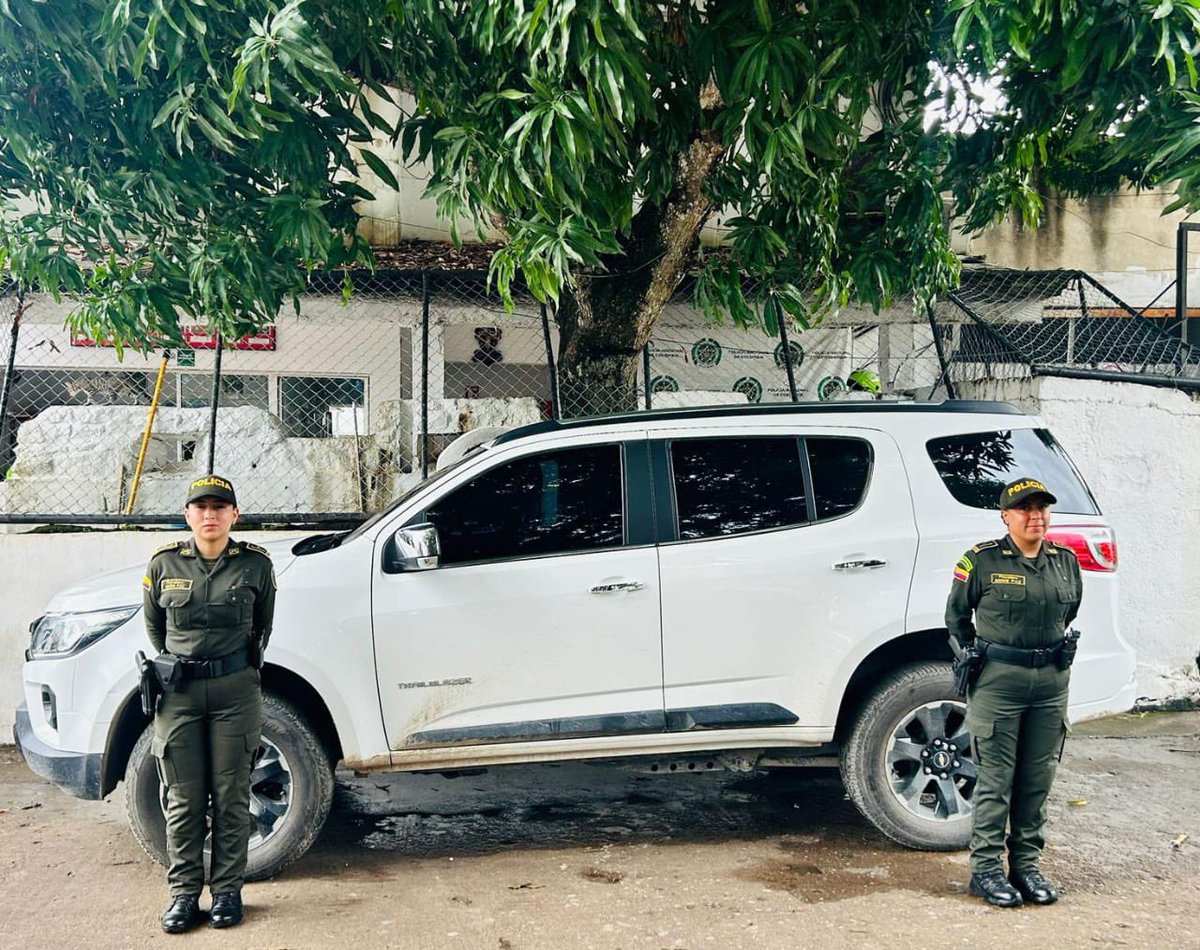 #EsNoticia | En el barrio Miraflores en #SantaRosa la patrulla de vigilancia logró la recuperación de esta camioneta la cual había sido hurtada mediante la modalidad de atraco en Bogotá. #7DPorLaSeguridad #TrinomioDeLaSeguridad