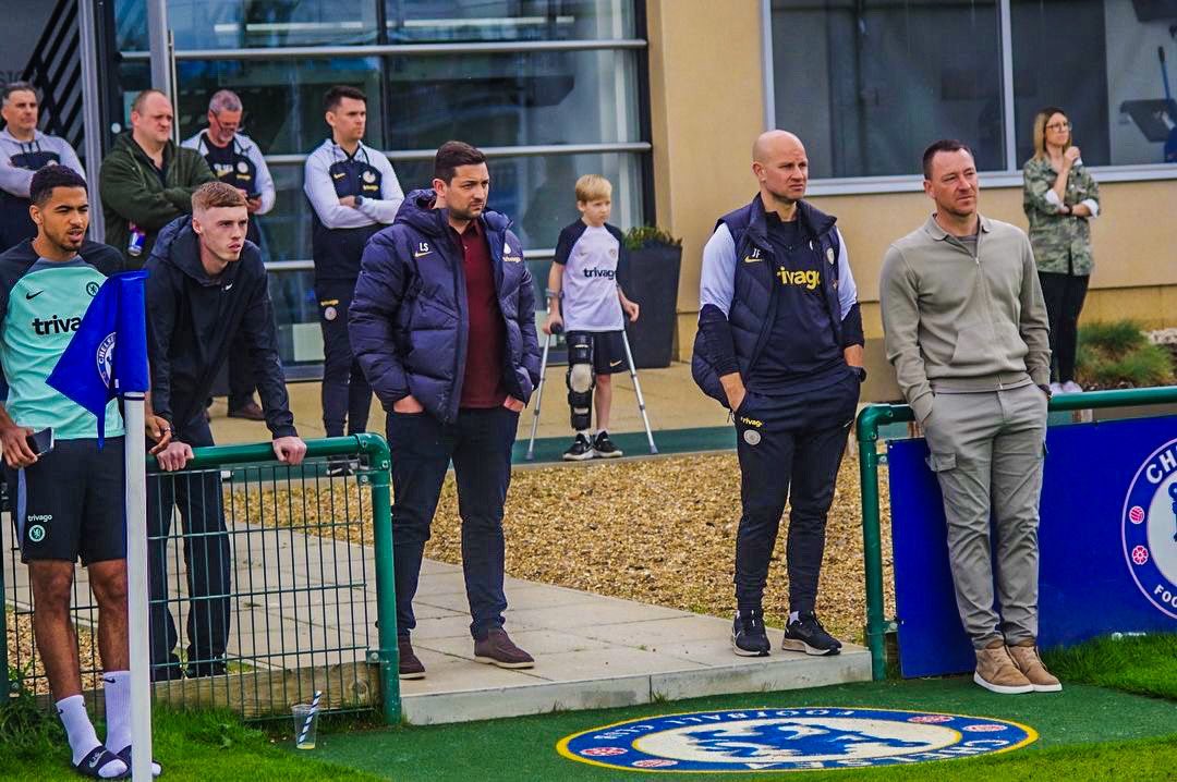 🏴󠁧󠁢󠁥󠁮󠁧󠁿🔵 Cole Palmer, Levi Colwill & John Terry all together watching Chelsea's u18s play today. 👏