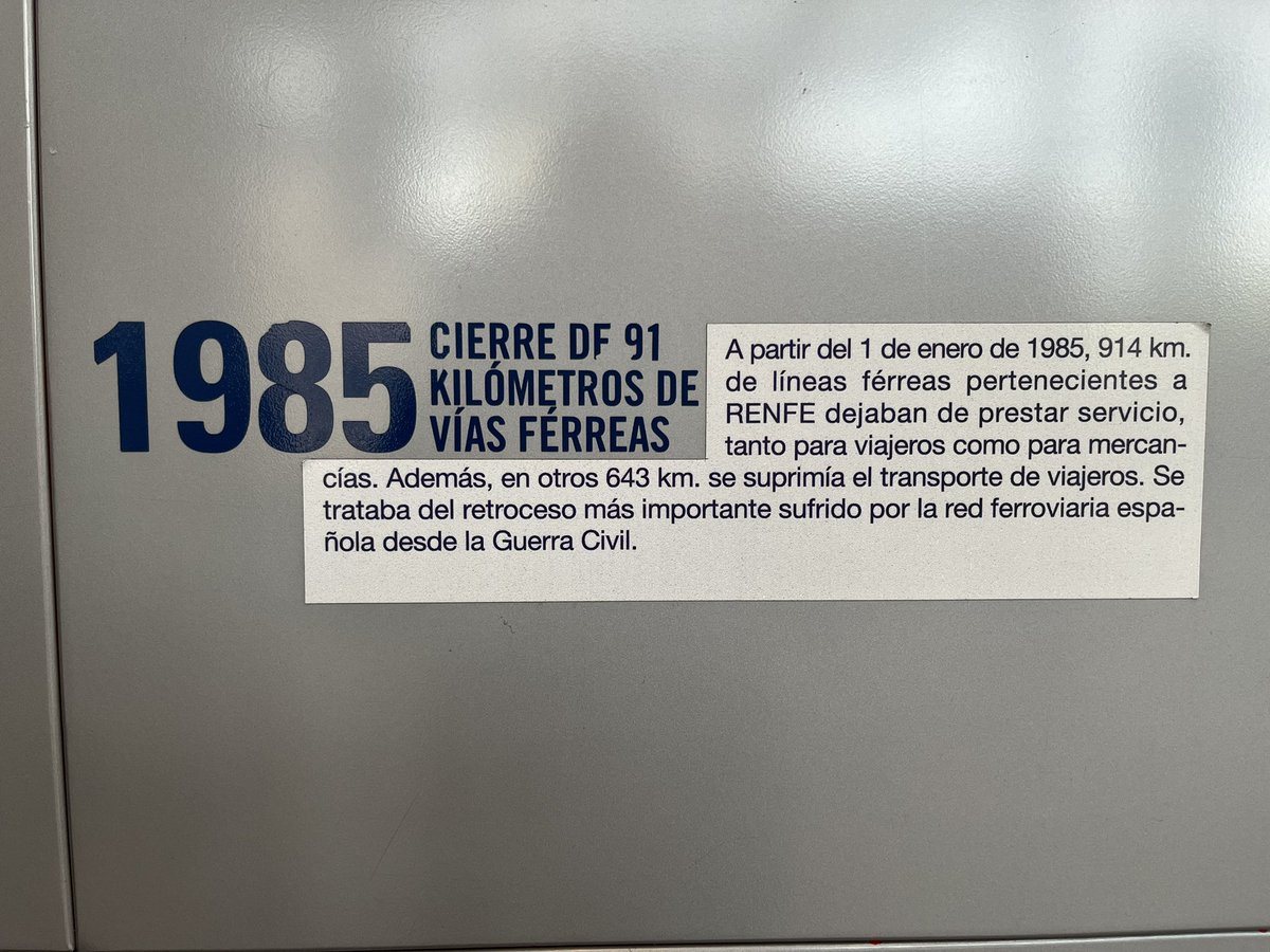 pedrocolmenero's tweet photo. En el @MuseoFCAst hay un panel de la red de ferrocarril cuando aún existía la línea de la Ruta de la Plata. #nostalgia
Y en la línea del tiempo de la entrada aparece la fecha fatídica de la decisión de su desaparición. En fin.
@OesteRutaPlata https://t.co/d7F5dEzDQw