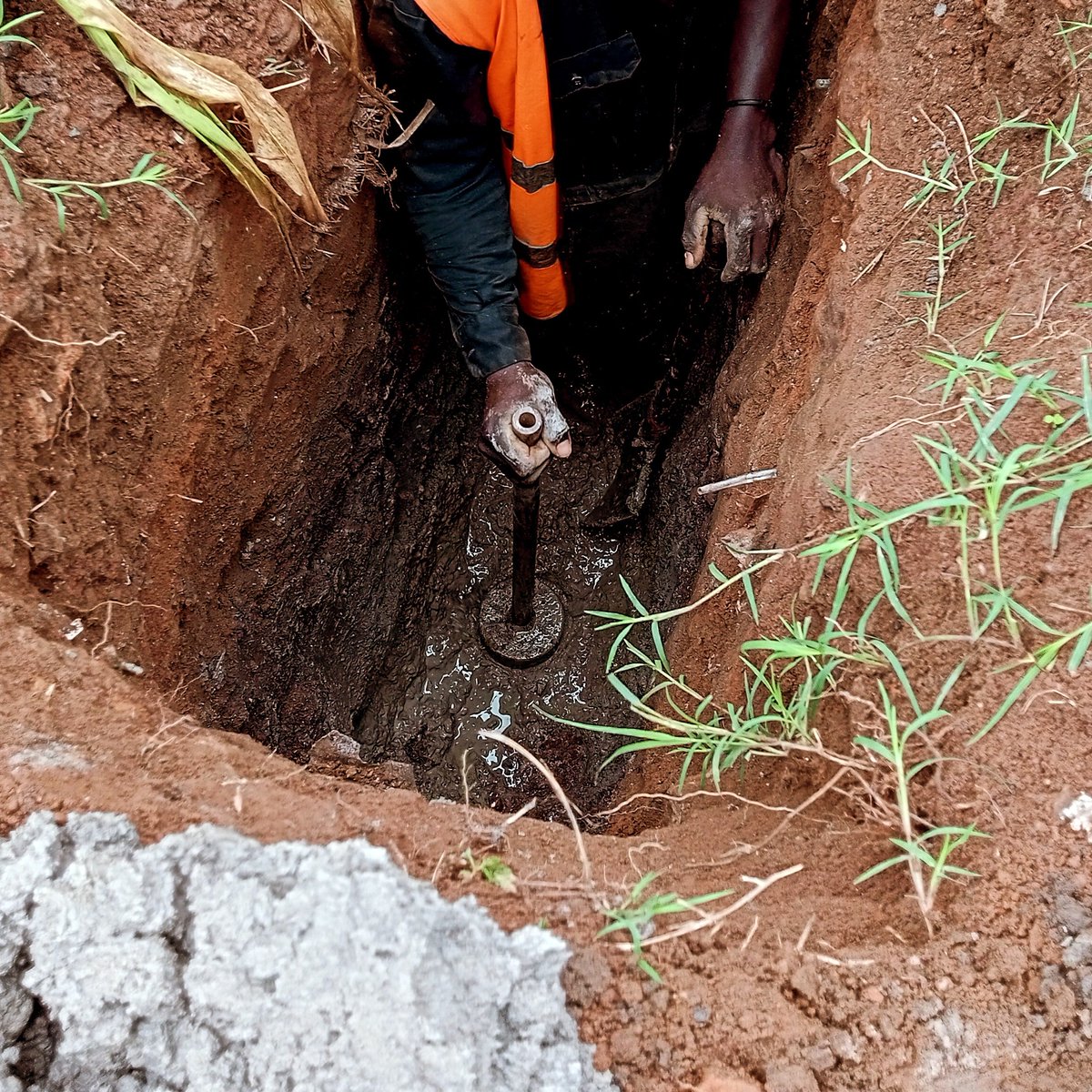 We choose to pick #undisturbed_soil_samples from the trial pits because they provide a true representation of the soil's natural state and properties. Need geotechnical services? Call us on: @oresoil +256 770836731 #soil #sampling #pits #trial #geotechnical #assessments