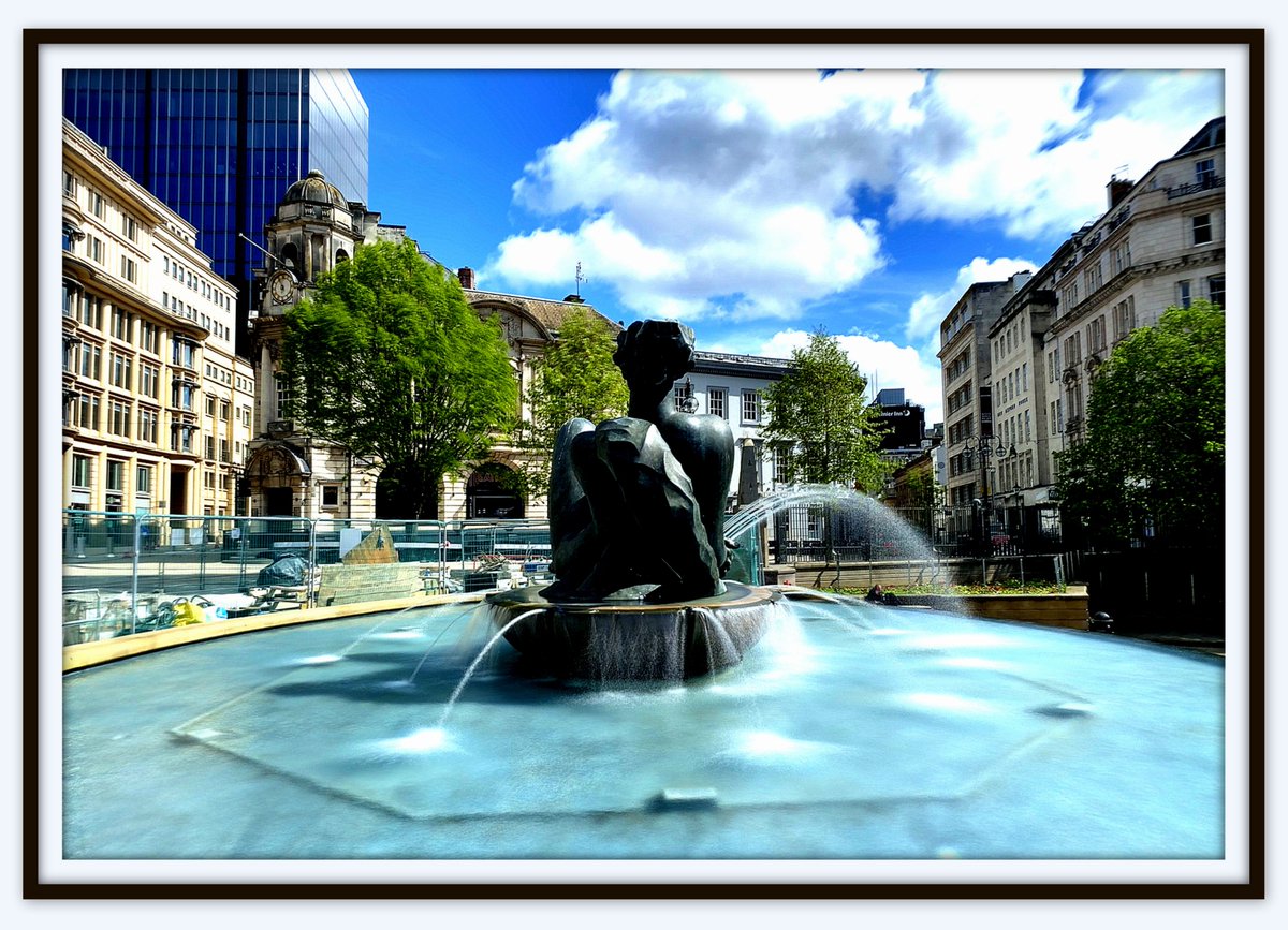 Birmingham's Floosie in bright sunshine at last...great! But when oh when @BhamCityCouncil are the works going to be completed...fences taken away...come on JDI! @BhamUpdates @GrBhamChambers @birmingham_live