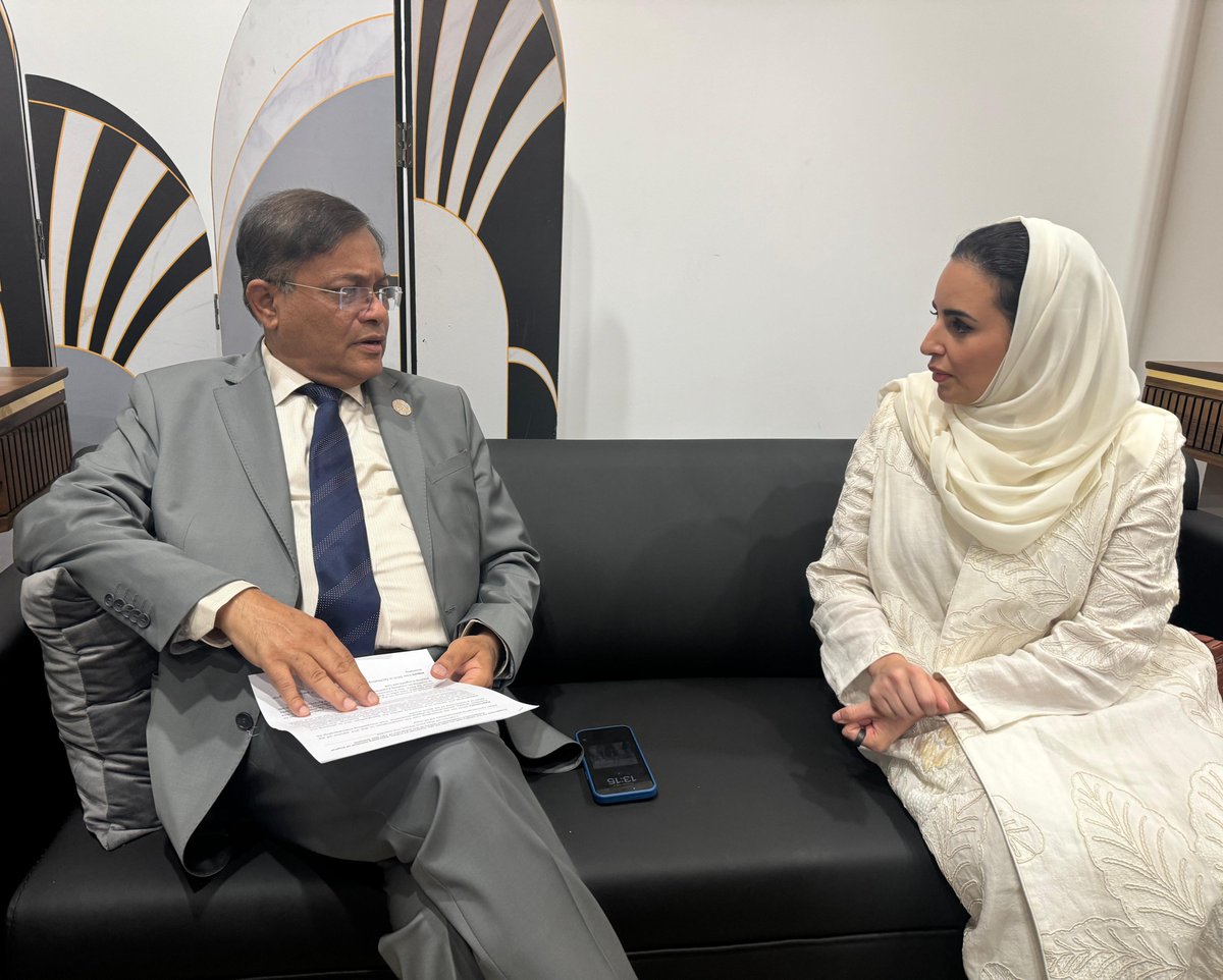 Pleased to meet with HE Dr. Mohammed Hasan Mahmud, Minister of Foreign Affairs of Bangladesh, on the sidelines of OIC’s Islamic Summit in Banjul. 🔹Discussed vital updates from @dcorg's work with Member State 🇧🇩 to enable #DigitalProsperity4All.  
🔹🇧🇩 is shaping the global…