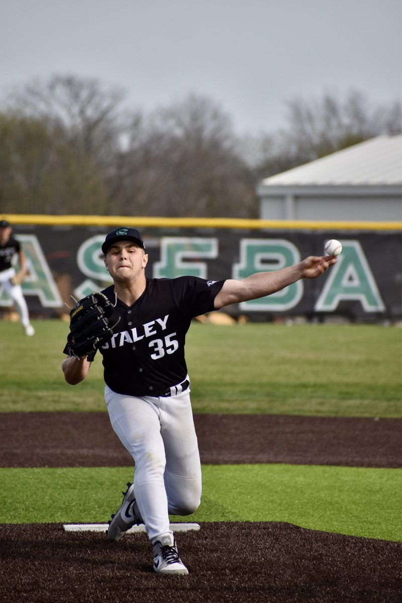 Staley got back on the winning side with a 4-3 win over Grain Valley. Glueck went 5 2/3 innings giving up 2ER w/ 4K’s. Miller picked up the w/ 1.1 INN of scoreless relief. Phillippe paced the offense going 2-3 w/ and RBI. @SHSFalcons @N2SportsStaley