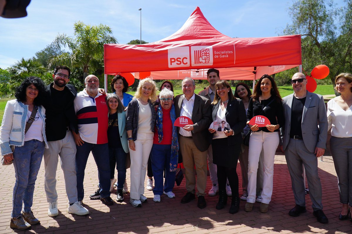 Estupenda mañana en la Fira d'Espàrrecs de #Gavà apoyando la candidatura de @salvadorilla y @socialistes_cat El #12M necesitamos una amplia participación para iniciar una etapa de mayor progreso, ambición y excelencia para Catalunya.