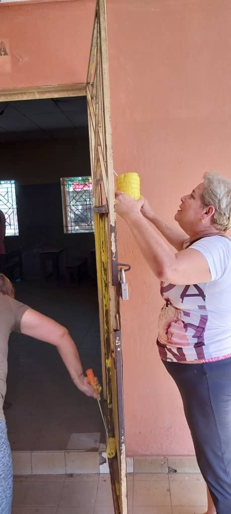 Nuesta #BMCGuineaBissau  demostrando una vez más que en la unión está la fuerza  realizando un trabajo voluntario en la escuela que  lleva el nombre de nuestro  Guerrillero Heroico Ernesto  Che  Guevara en tierras africanas 
#CubaCoopera 
#CubaPorLaSalud 
@CubacooperaGb