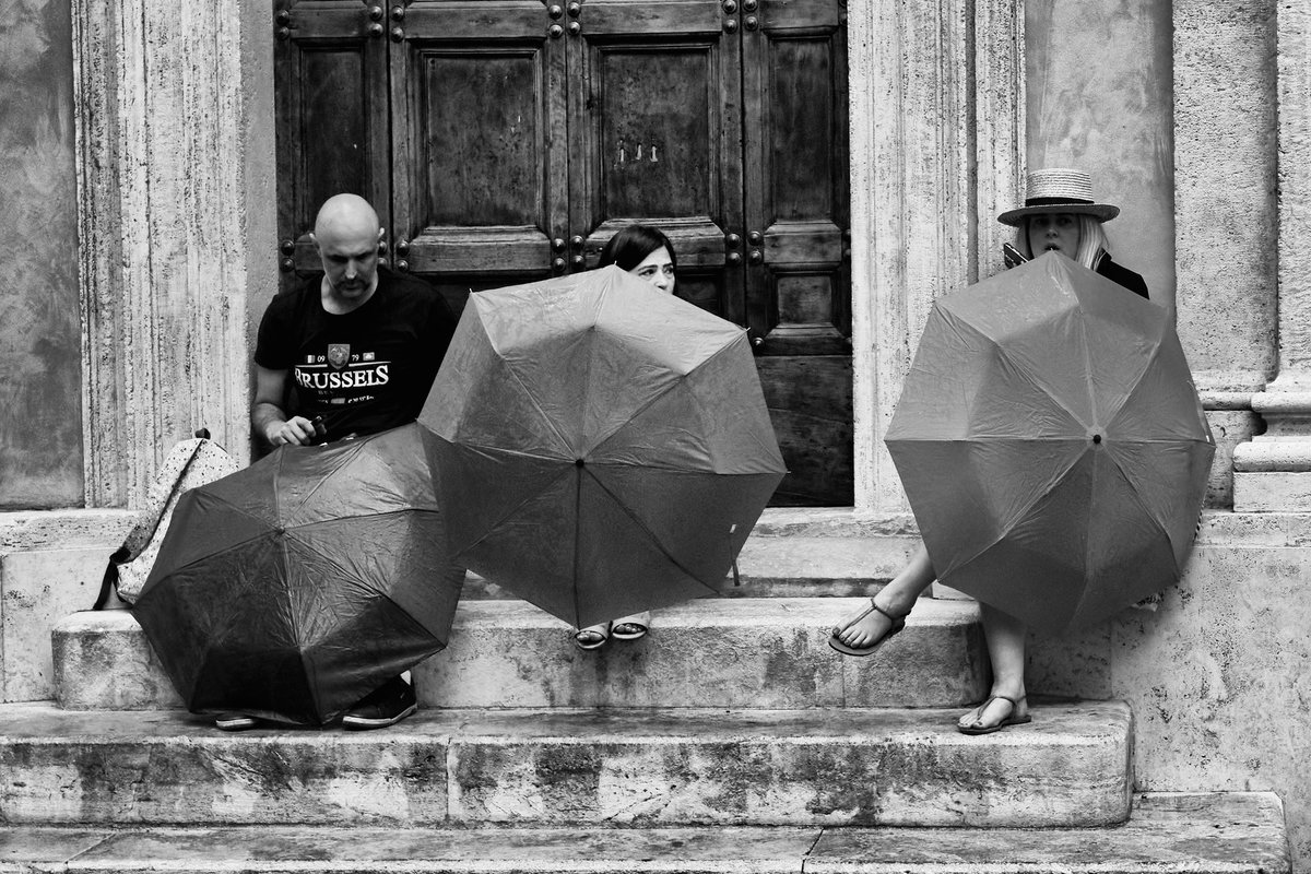 Untitled, Rome 2022

#streetphotography #Rome 
#leicauk #leicaq2 #leicastreetphotography #Leica