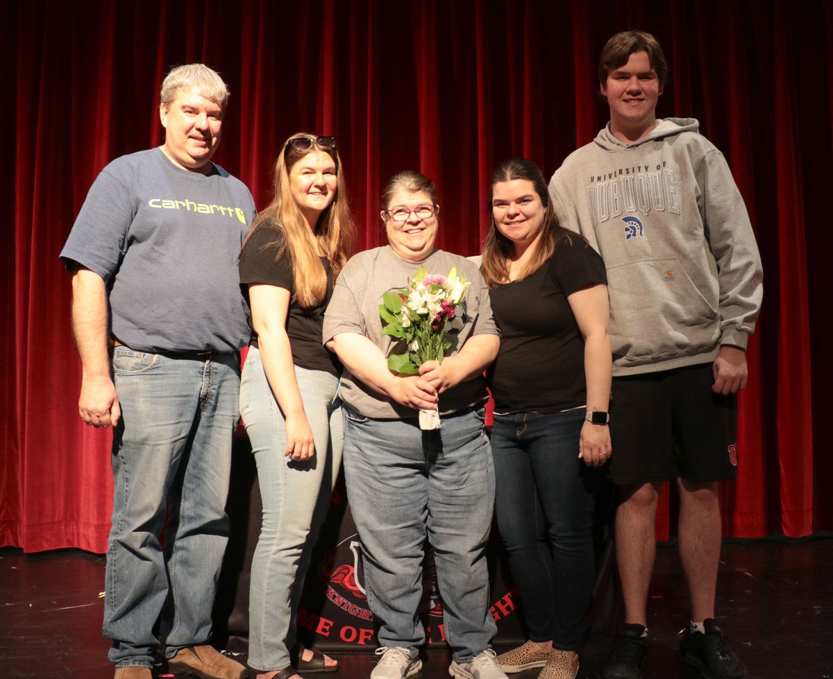 Congrats to Lisa Anton from @Union CSD on winning the #2024ABCParaeducatorAward! 🎉 Shout out to Sandy Brown & Julie Borton for also being outstanding paraeducators. Thank you all for your commitment & service to students! 🙌👏#EveryDayAtAEA #CRAEA