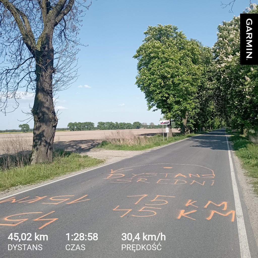 Wpadł rekordzik na 40km 🥳 więc jednak coś sił jest po nockach 🤔

Poprawiłam rekord z zeszłego roku,którego wykręciłam na Mistrzostwach Polski w Duathlonie. W tym roku też startuję. Za tydzień 🙈 Trasa widać już gotowa ...a ja? 🫣

#garmin #beatyesterday