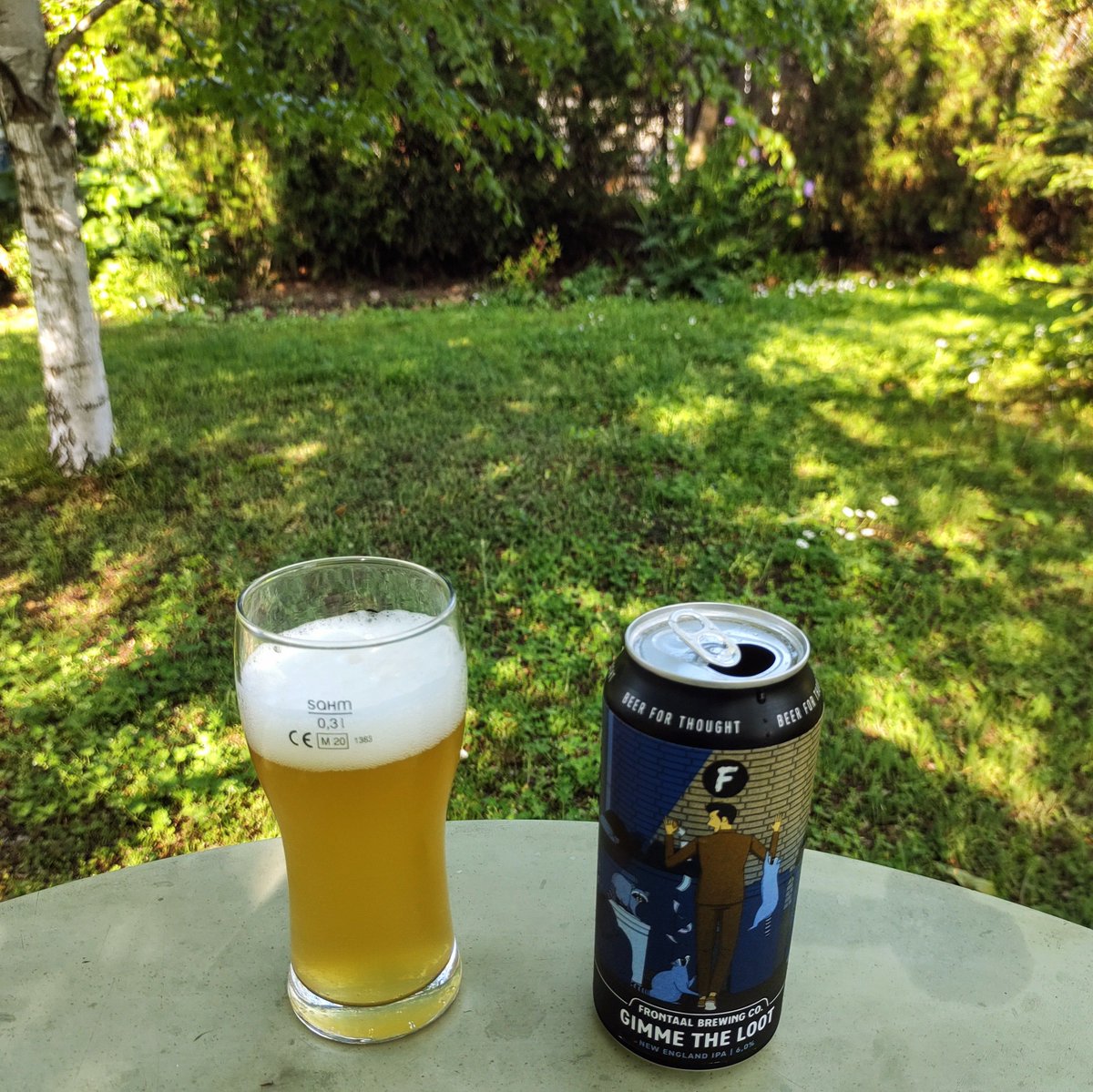 Тази година енота още не е изкаран, а и мен ме домързя да го извадя за това просто малко зеленина. #frontaalbrewingco #gimmetheloot #neipa #beer #cheers #наздраве