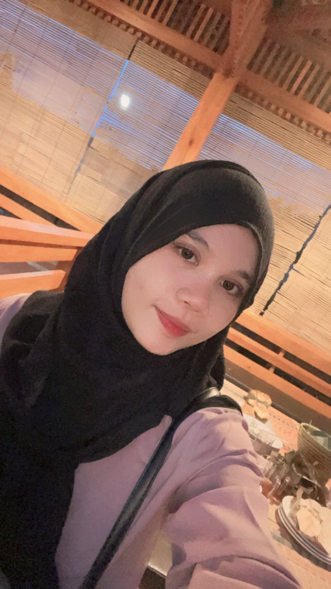 coco_dileee's tweet photo. Anak perempuan dengan seribu luka dan usahanya🍂 https://t.co/dkSwJw54Yw